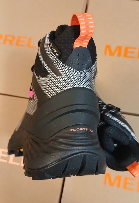 Жіночі туристичні черевики merrell rogue hiker mid gtx підошва vibram