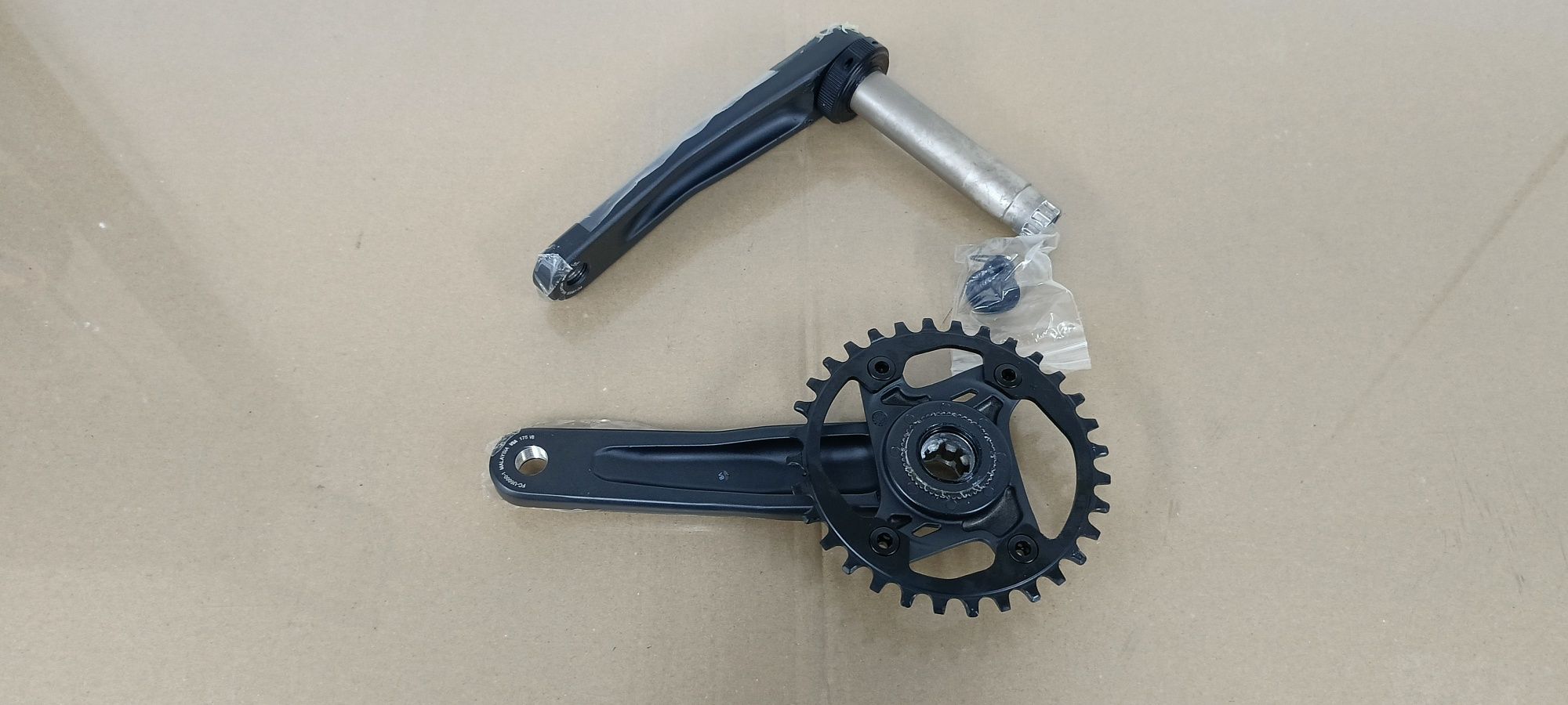 Nr1. Mechanizm korbowy Shimano Cues  FC-U6000-1 . 175mm