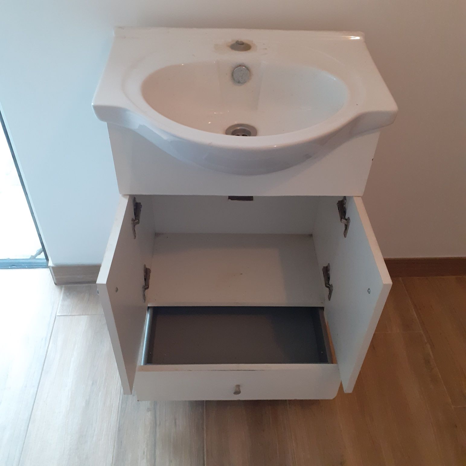 Móvel Wc Com lavatório e gavetas.Bom Estado