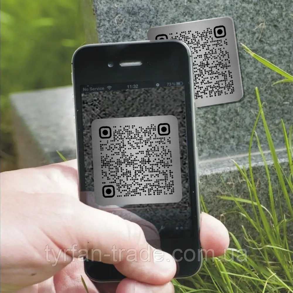 Таблички на пам'ятник з qr кодом