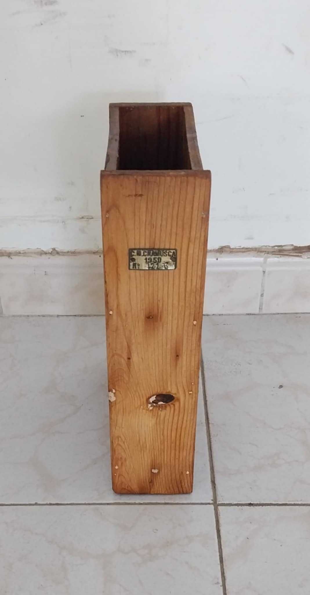Original e ANTIGO PAR de Caixas para Pecas em Armazém. "RESTAURADAS"