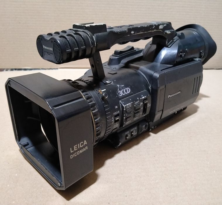 Відеокамера Panasonic AG-DVX100s