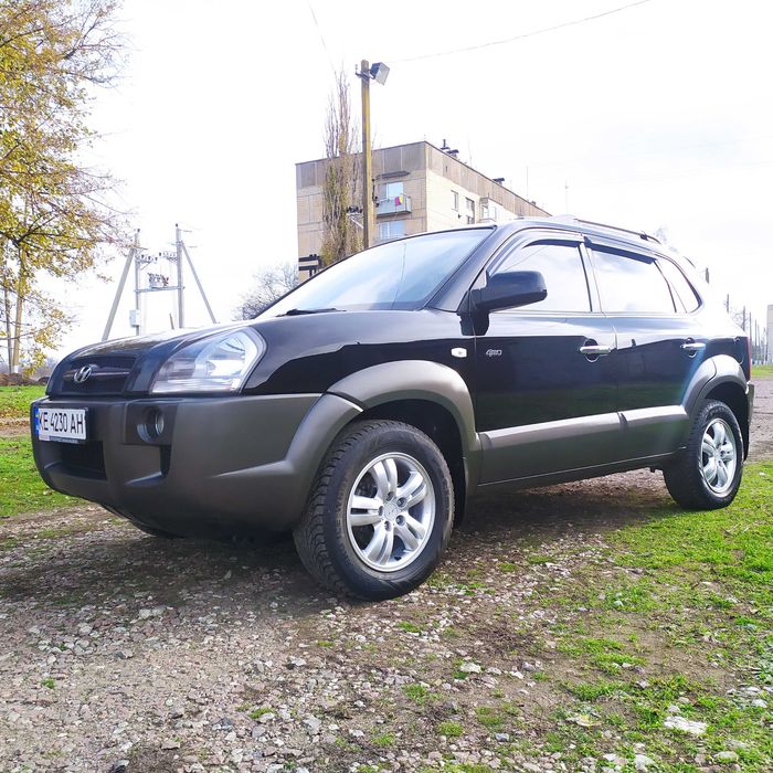 Полноприводный  Туксон на автомате с газом Состояние отличное