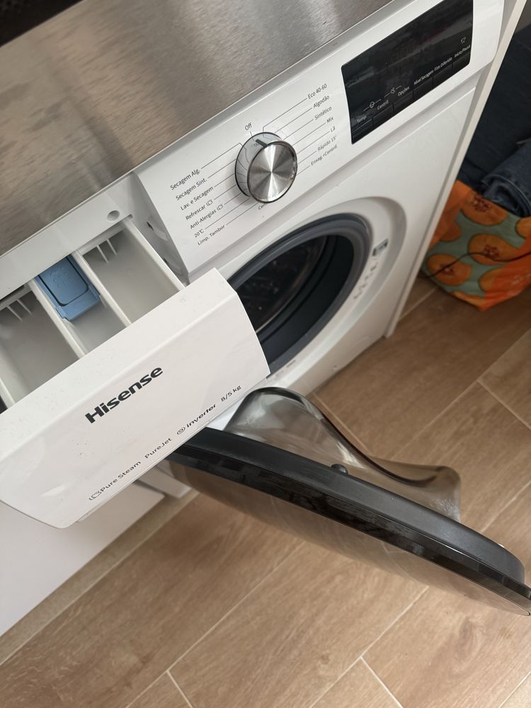 Máquina de Lavar e Secar Roupa Hisense