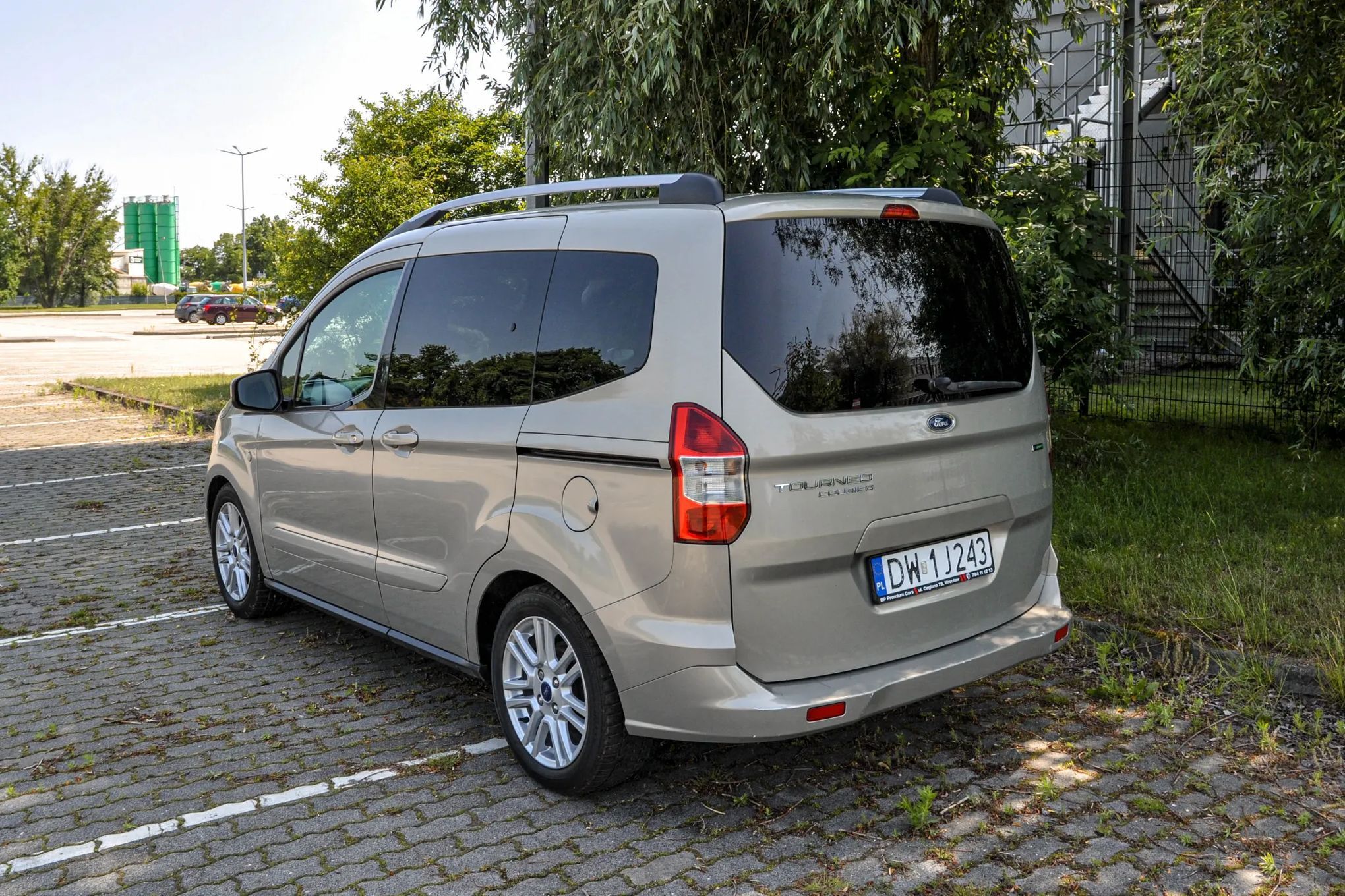 Ford Tourneo Courier Salon PL 2016 r.