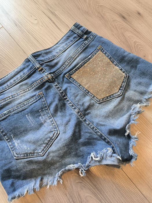 Krótkie damskie spodenk iw cyrkonie  rozmiar L