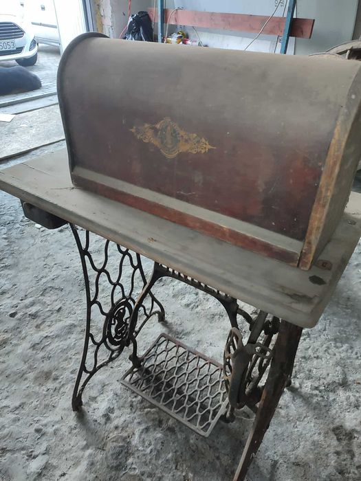 Maszyna do szycia Singer – antyk z podstawą żeliwną