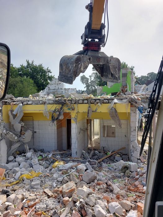 Budowa dróg Rozbiórki budynków Roboty ziemne Sendom Niwelacja Stawy