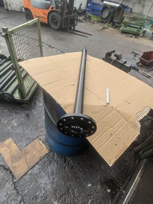 Półoś tylnego mostu Man