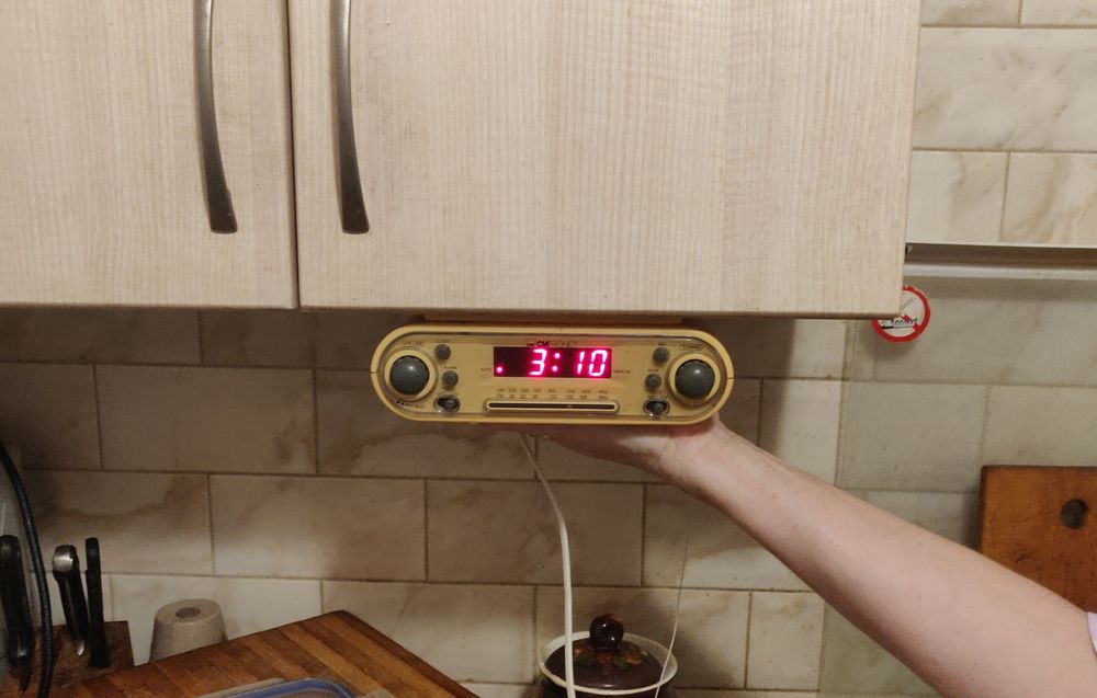Кухонное радио с часами CLATRONIC