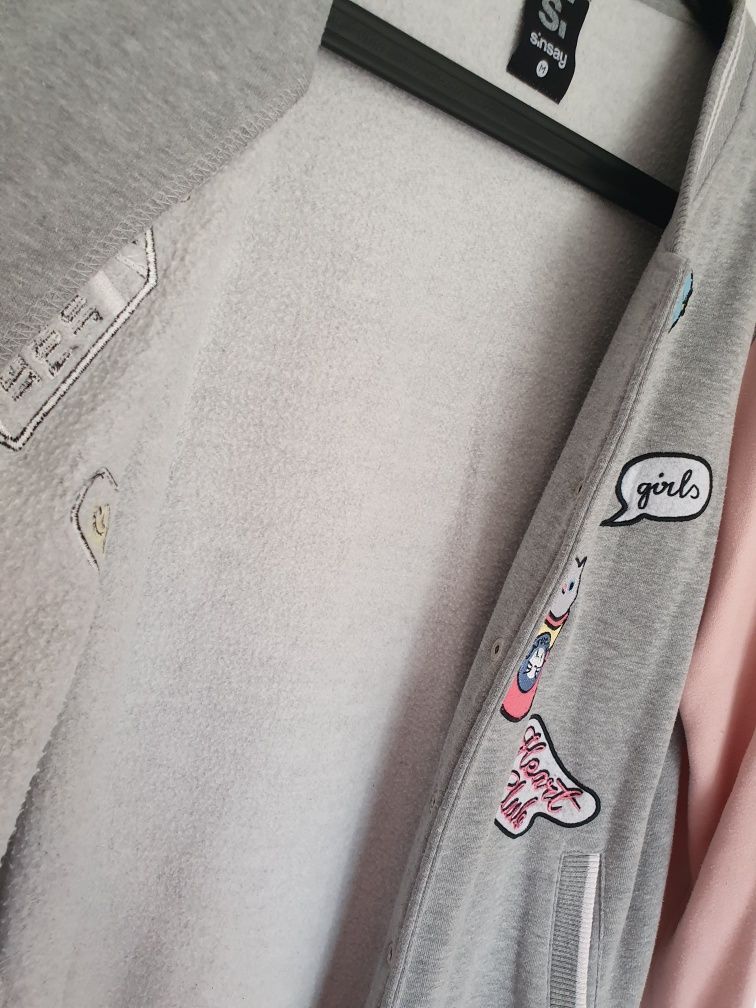 Bluza z naszywkami