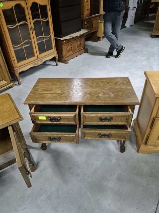 Szafka na wysokiej nodze