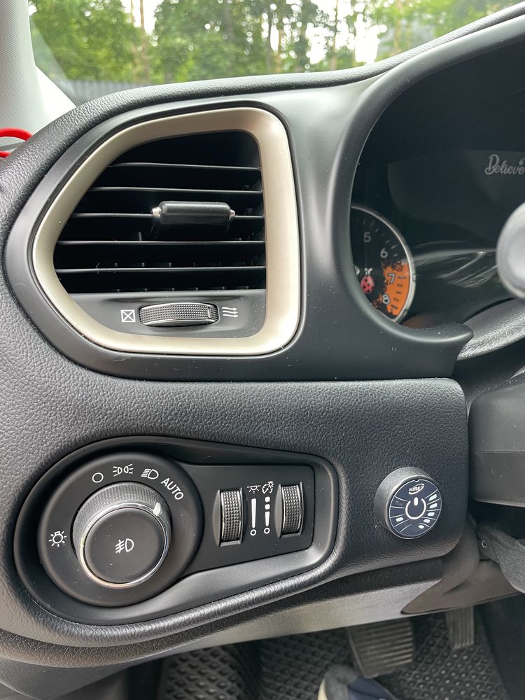 Jeep Renegade 2017 (торг)