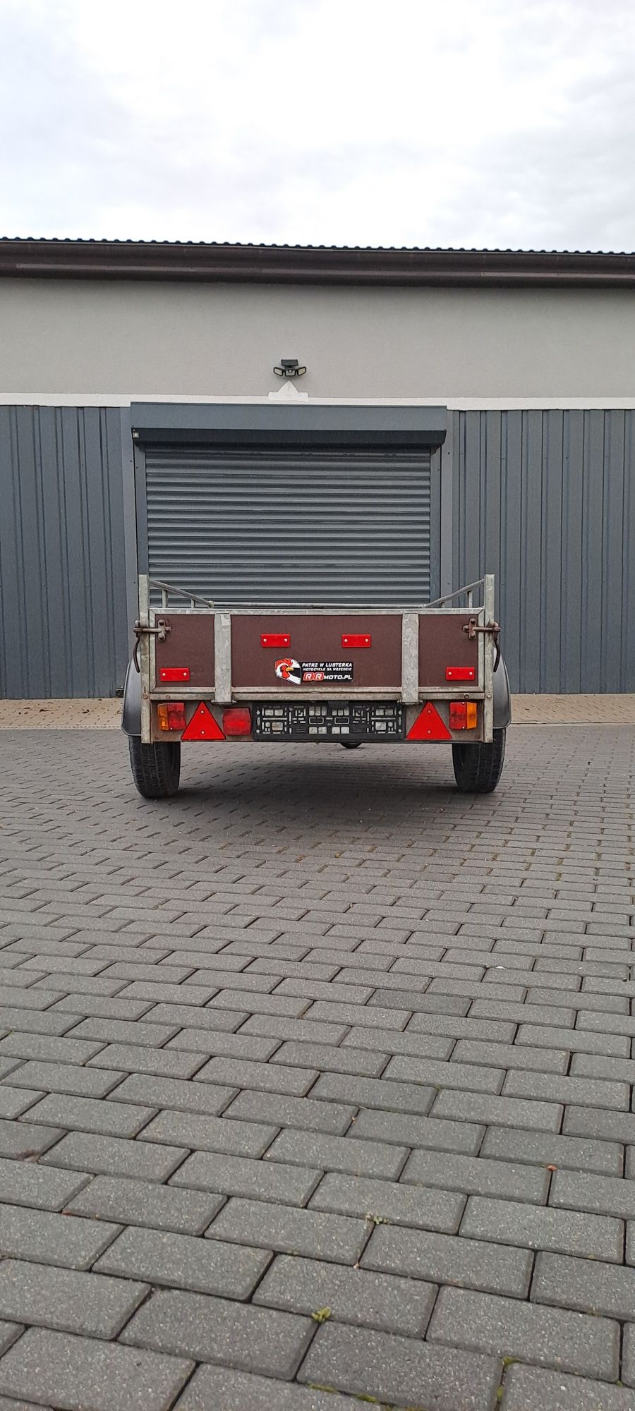 Przyczepa przyczepka lekka towarowa z Niemiec Saris Ocynk 220x116 burt