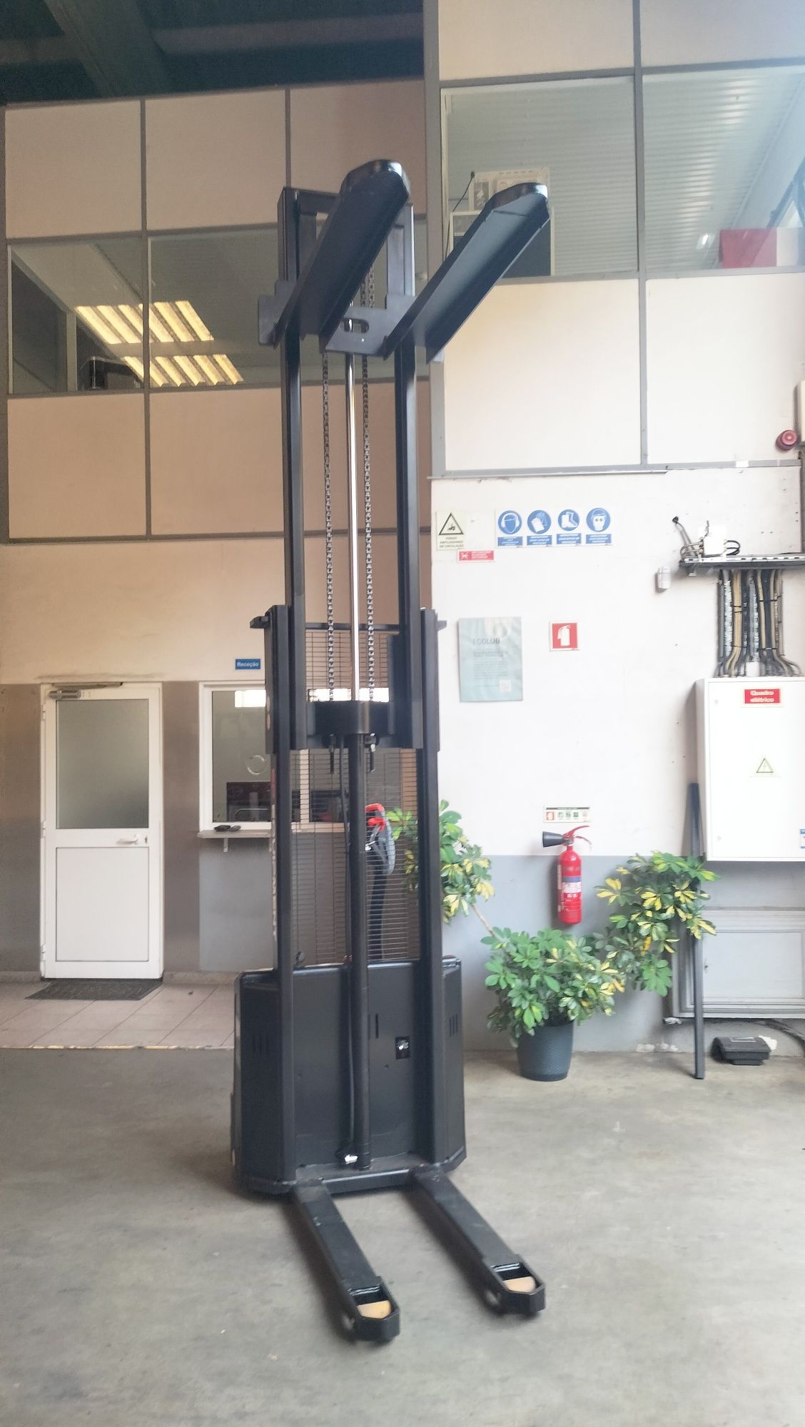 Empilhador / Porta Paletes / Stacker EP 1500kg , Elev. 3,5mt , Novo