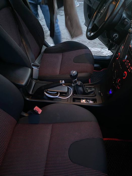 Мазда 3 . Хатчбек . 2005 рік 1.6 безин