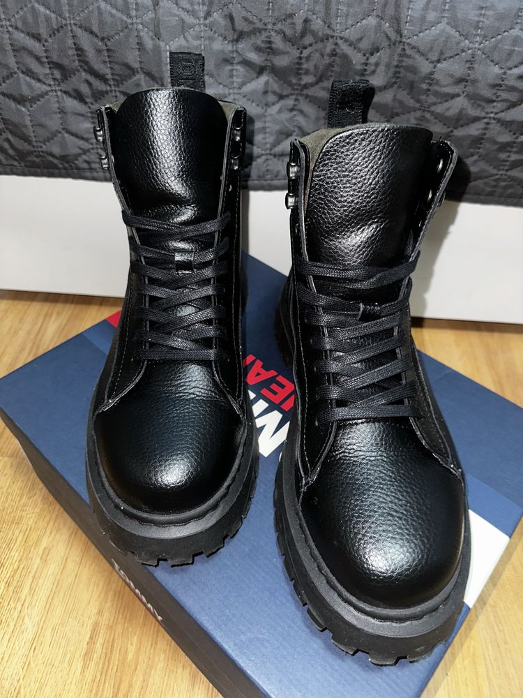 Buty zimowe Tommy Hilfiger, rozmiar 44 prawie nowe