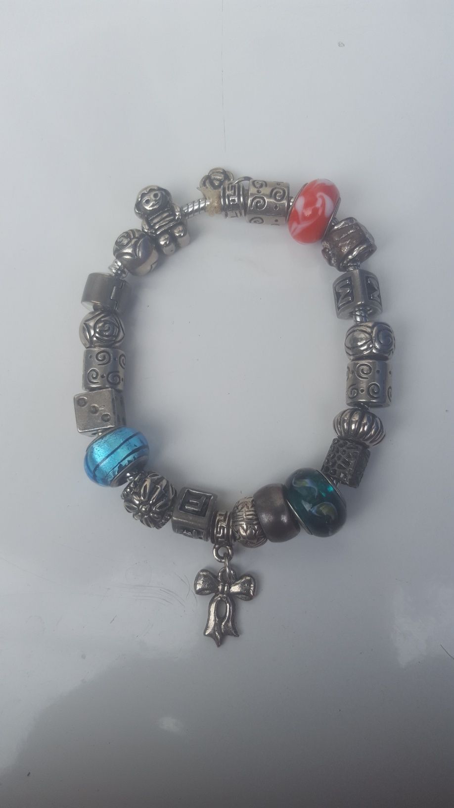 Pulseira para  Senhora  com diversos  pendentes