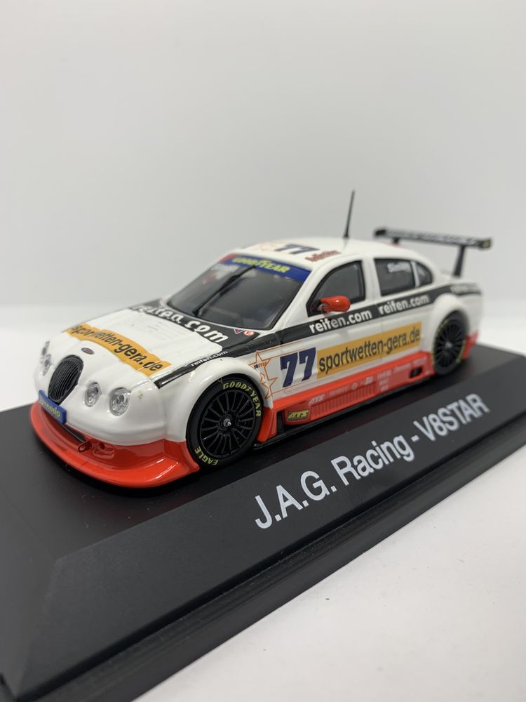 Jaguar Racing V8 Star da Schuco escala 1/43