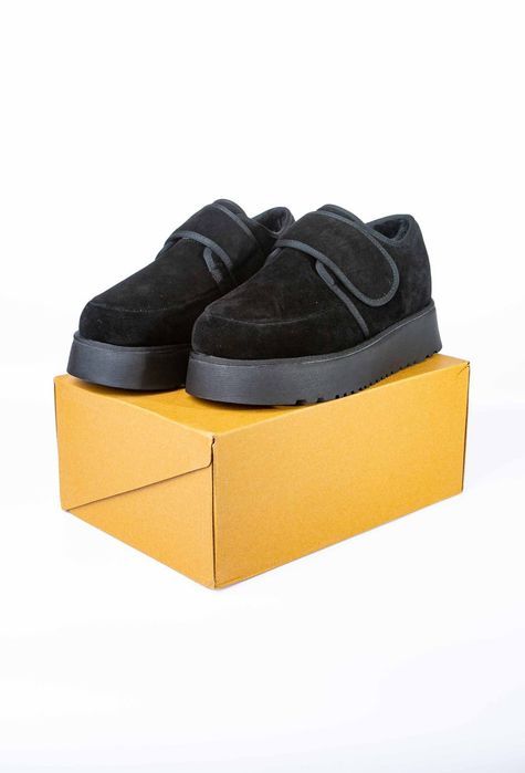 Жіноче взуття  уггі