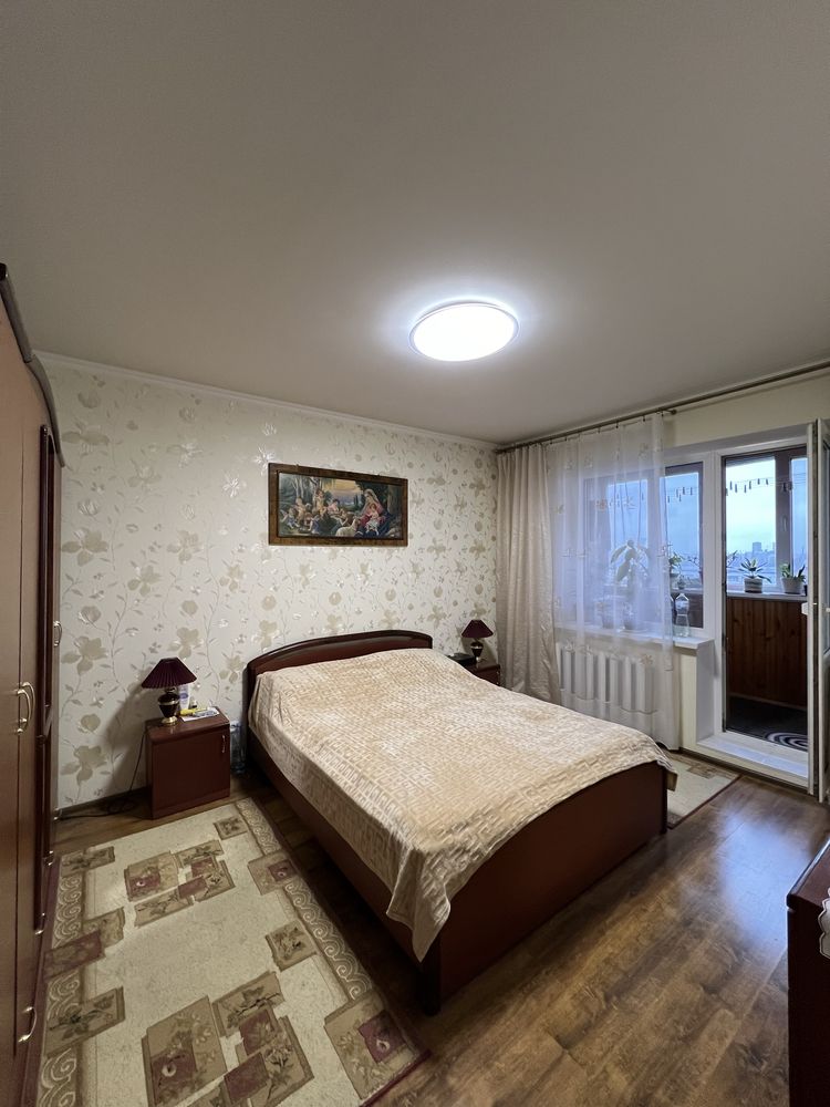 Продам 3к(82 м2) з ремонтом, вул. Новаторів 22в, м. Чернігівська