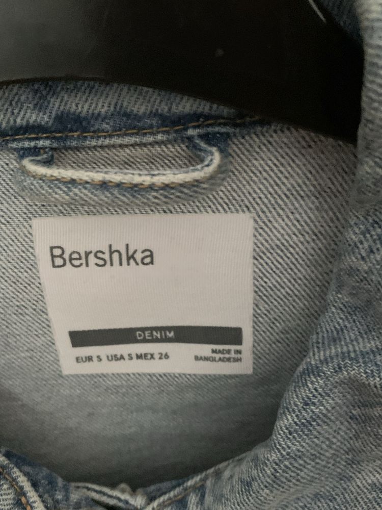 Blusão ganga . Marca Bershka