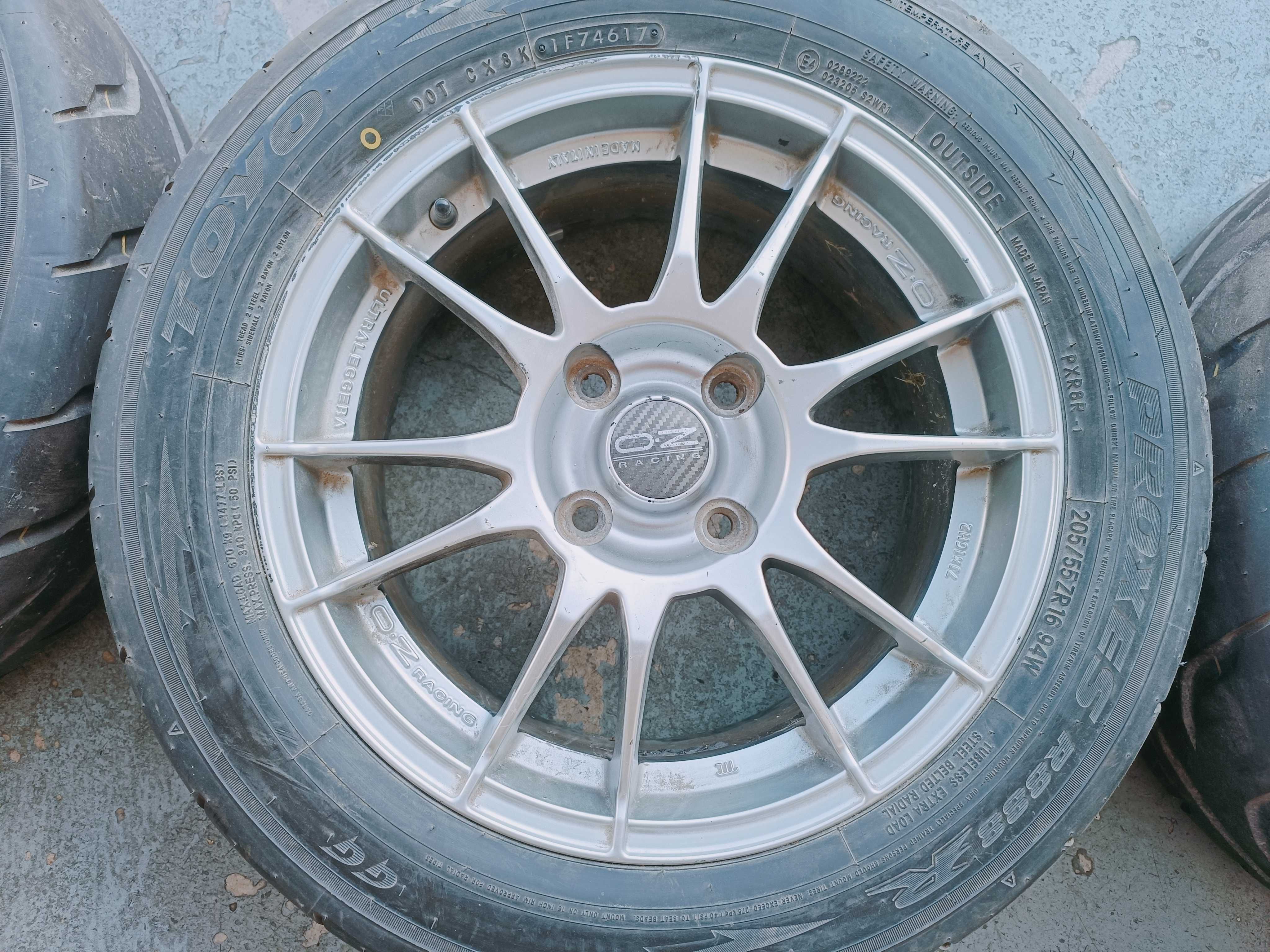 OZ Ultraleggera 16" c/Toyo Proxxes R888R