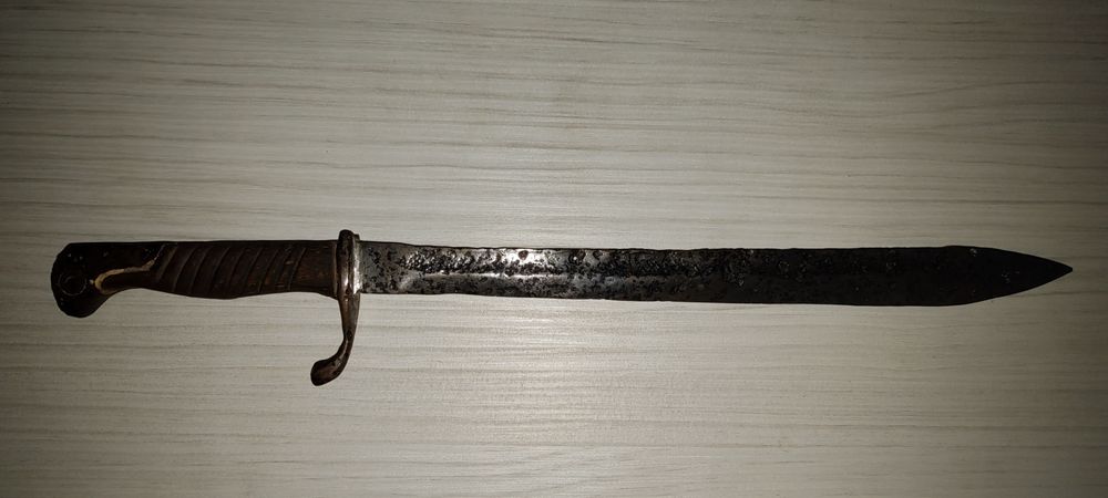 Bagnet pruski 98/05 liść uszatek z piłą