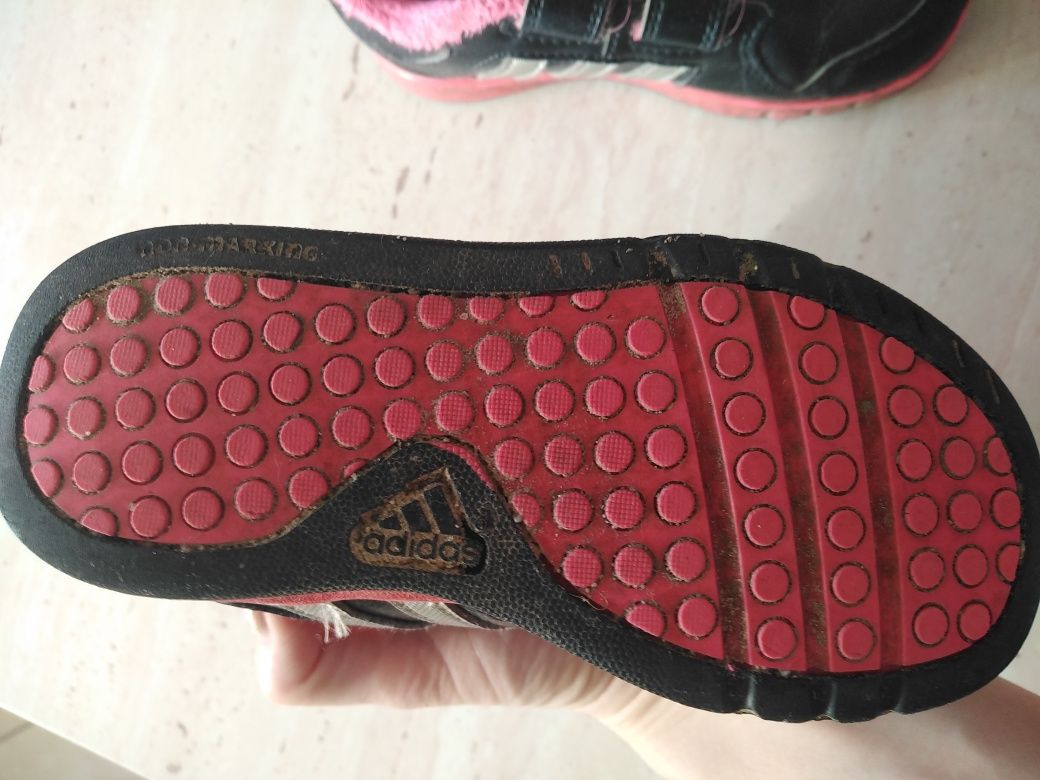 Buty dziewczęce adidas.