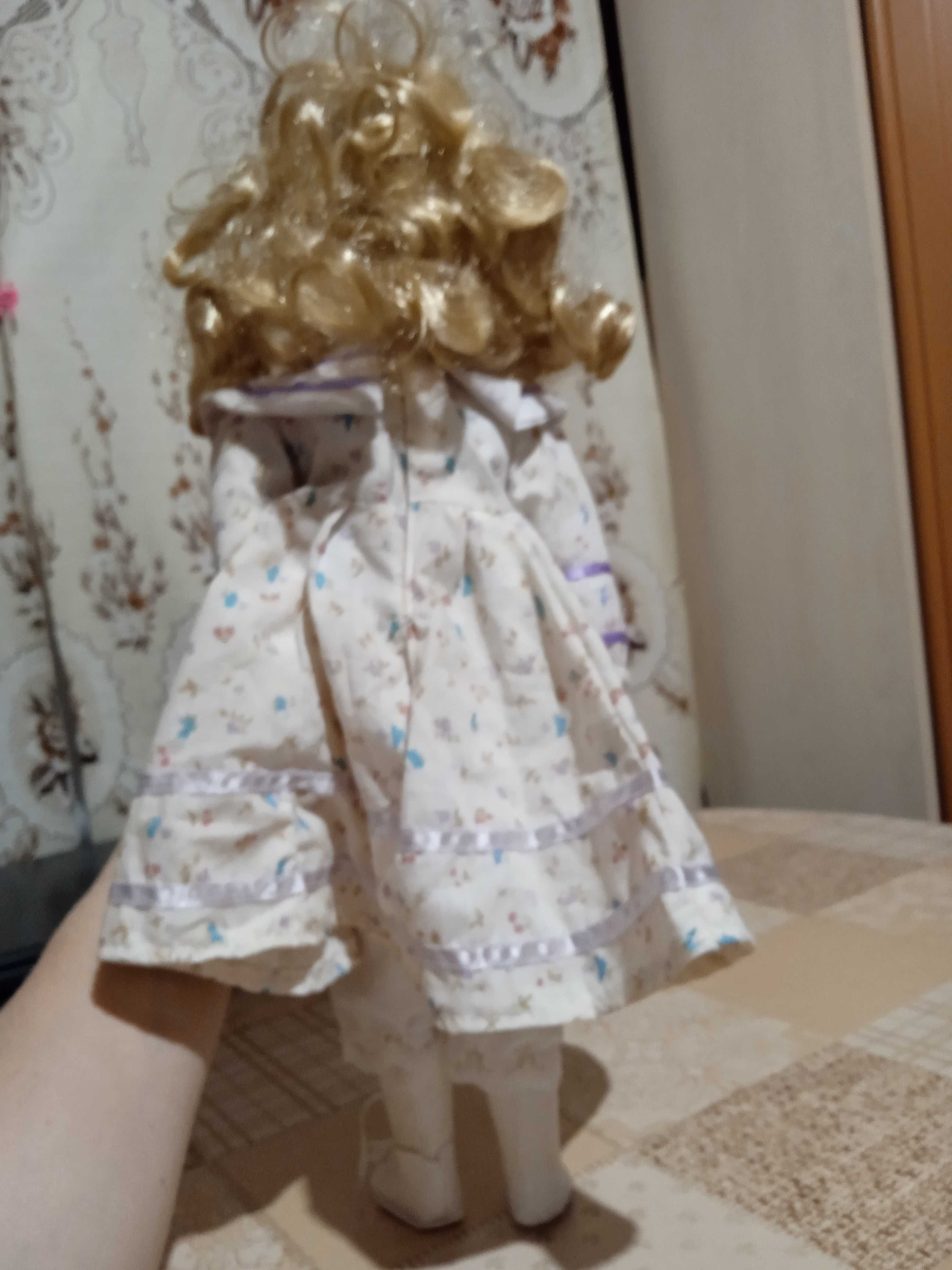 Винтажная керамическая фарфоровая кукла девочка в платье