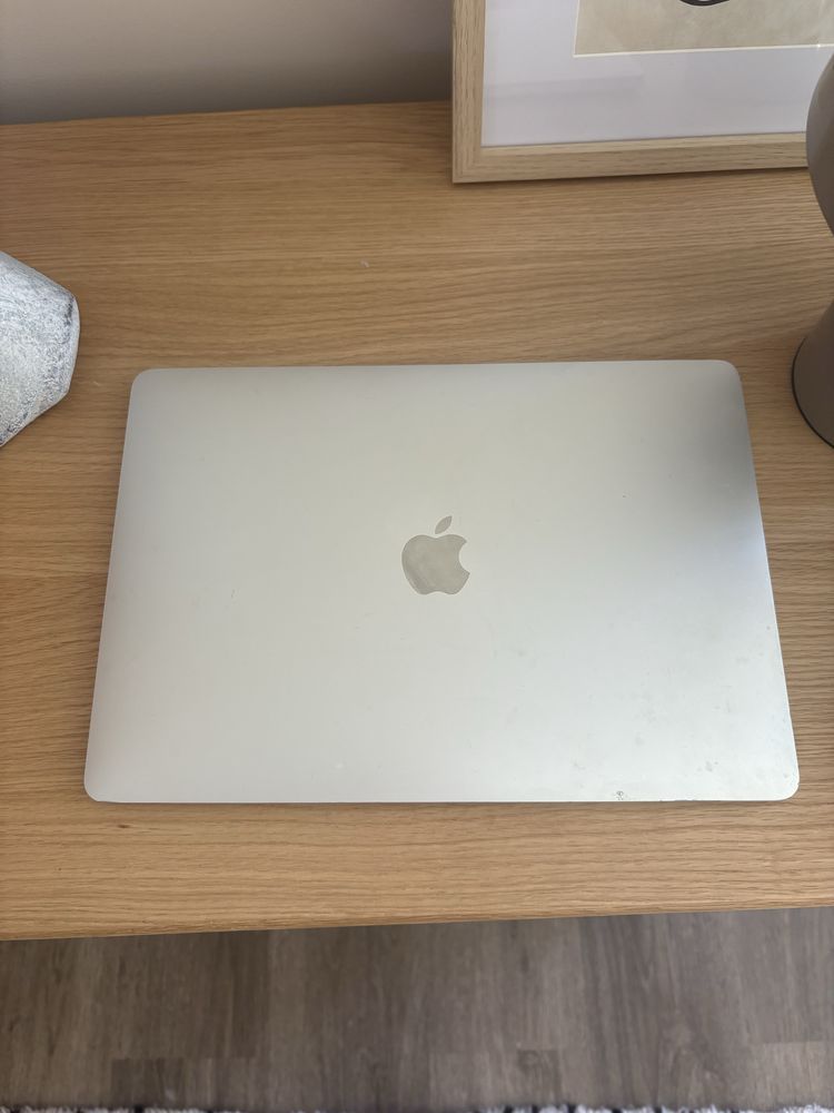 Macbook pro 2017 necessita troca de ecrã
