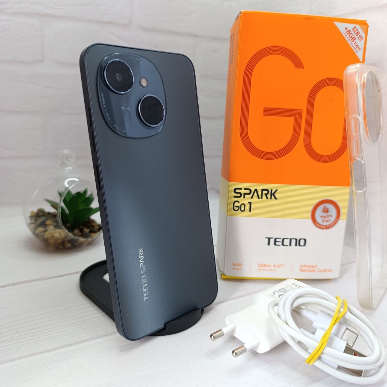Продам телефон Tecno Spark GO1 4+4/128Gb в гарному стані