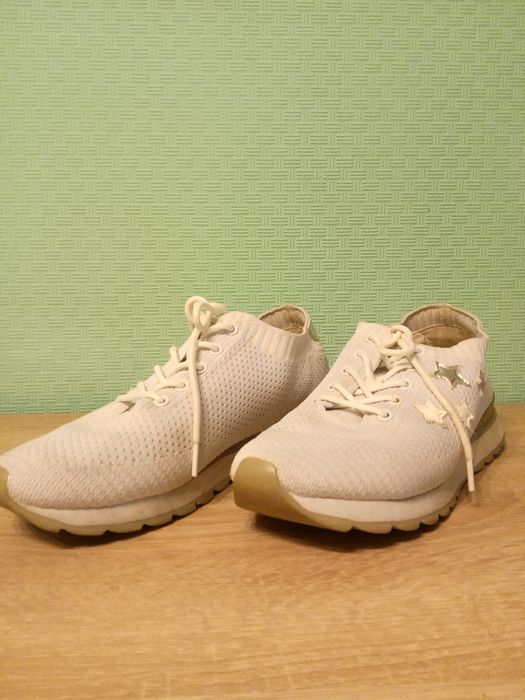 Продам кроссовки женские.Б/у