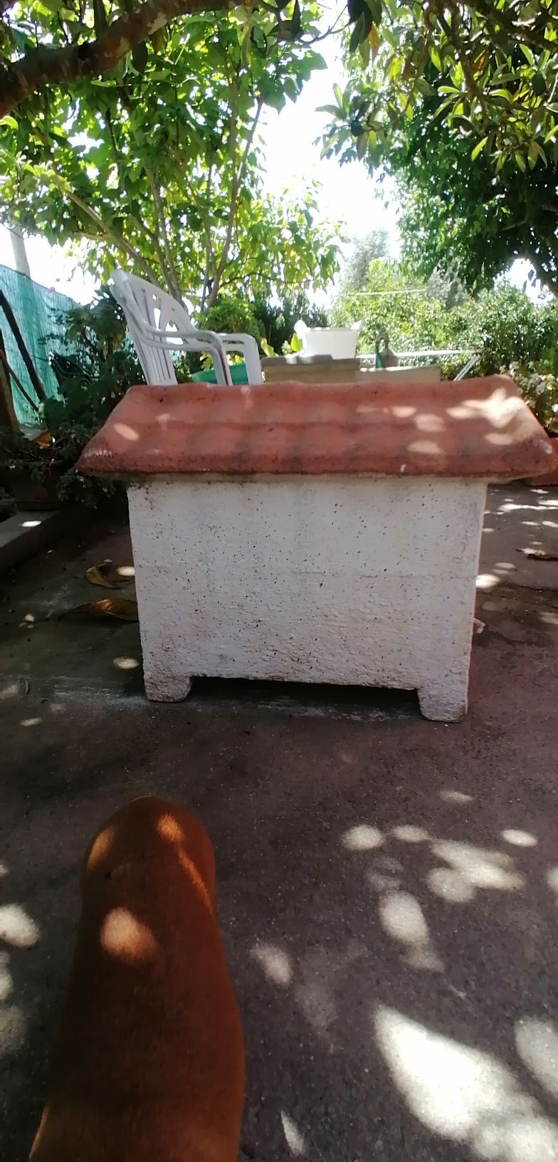 Casota cão 54x50x42 + comedouro de cimento