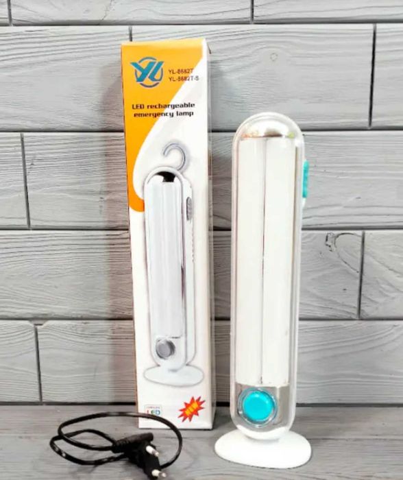 Ліхтар з вбудованим акум.  та зарядним пристроєм. Зарядки от 6 год.