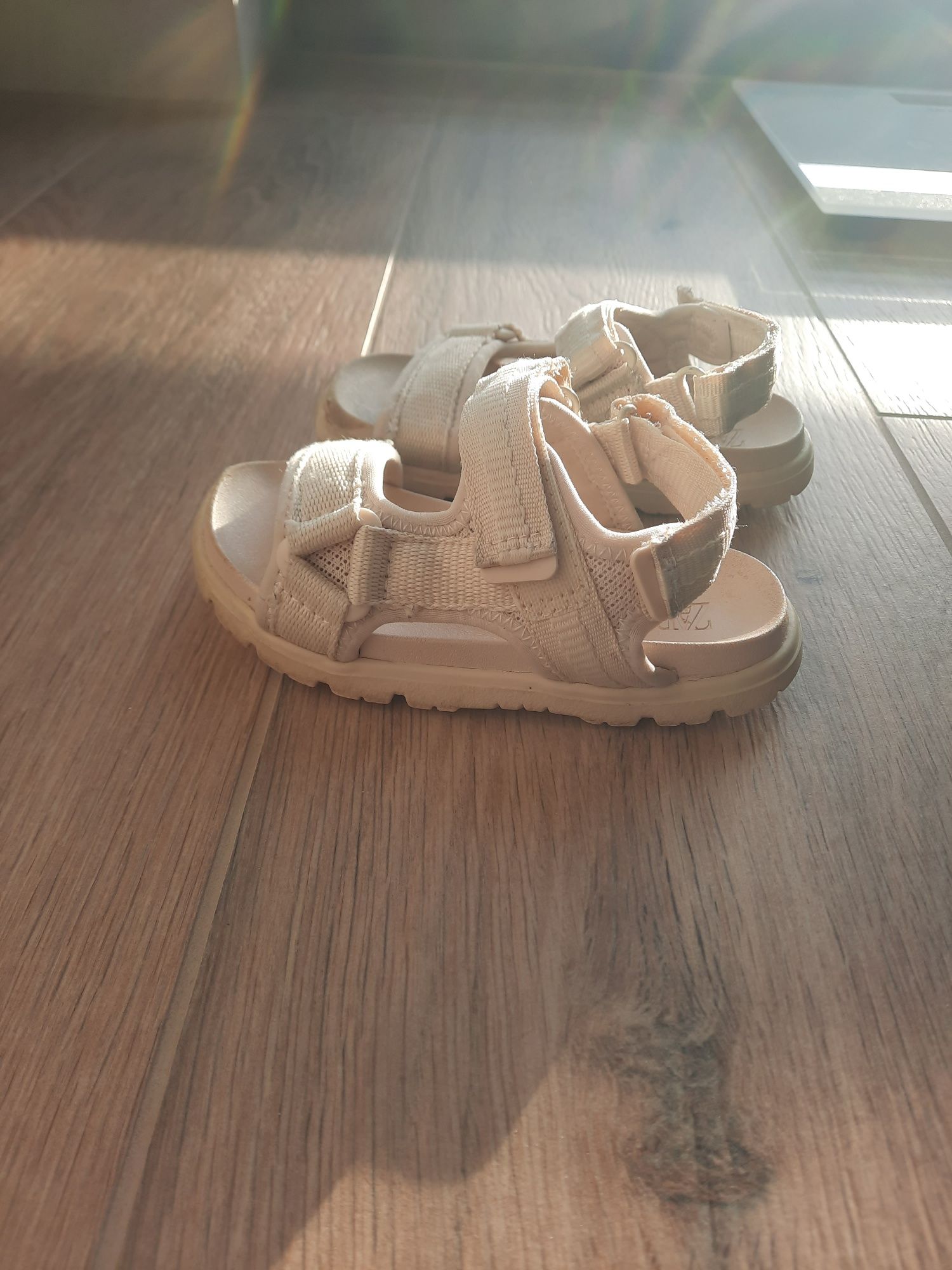 Sandałki dziecięce ZARA Rozmiar 24