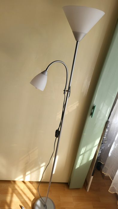 Lampa do czytania do salonu stojąca
