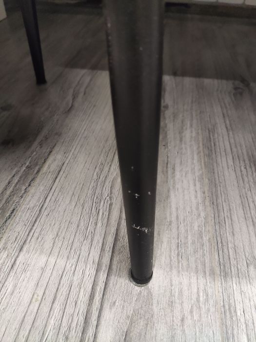 Stół jadalniany z krzesłami