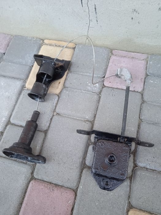 Механізм (домкрат) до запасного кола