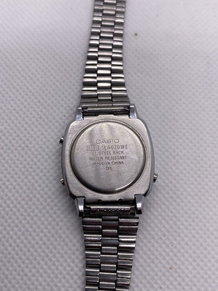 Casio LA670WE часы