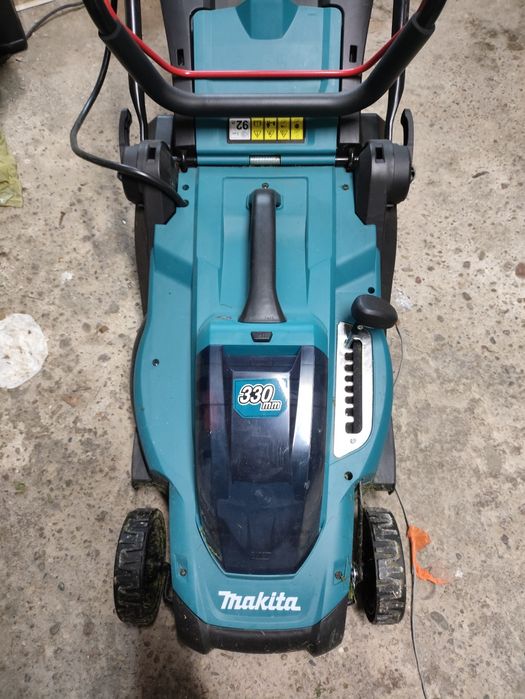 Kosiarka Makita DLM 330
