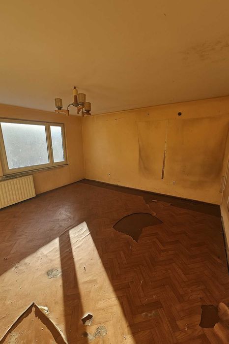 Mieszkanie 2 pokoje do generalnego remontu - Borów