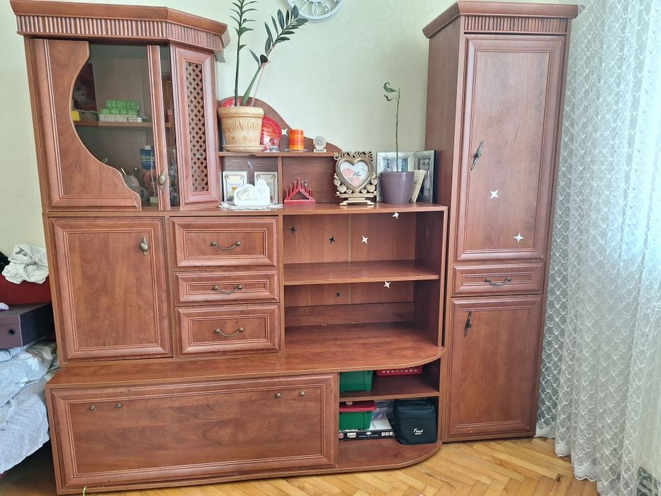 Стінка гірка для вітальні