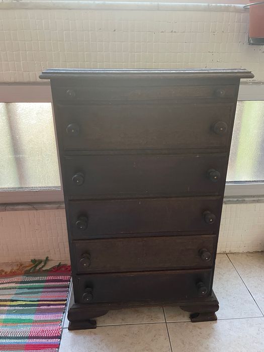 Estante vintage com gavetas