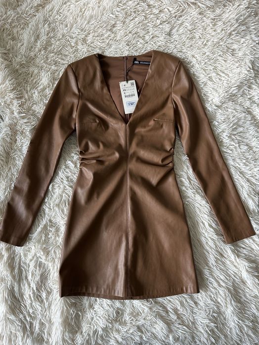 Нова сукня ZARA з еко-шкіри