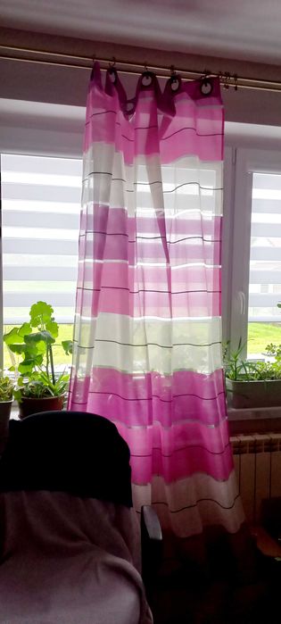 Zasłony w pasy różowe
