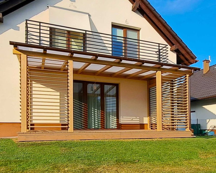 Zadaszenie tarasu z zabudową boczną -Ruchome deseczki -