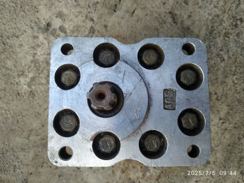 Насос НШ- 10, лівий.