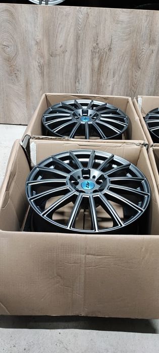 Komplet fabrycznie nowych alufelg AEZ.R19 5x112. Nowe opony zimowe