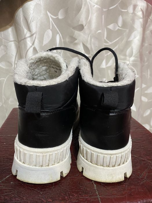 Продам теплі зимові ботинки